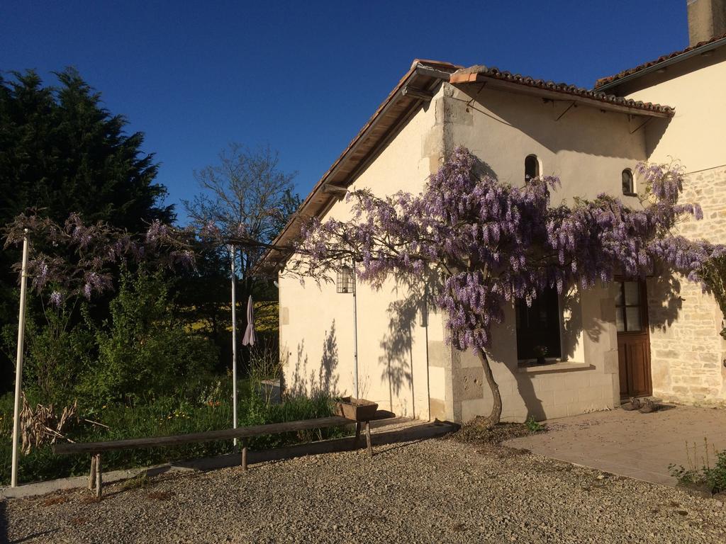 Wisteria & Jasmine Villa Genouille  Exterior photo